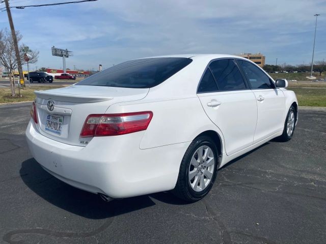 Toyota Camry Vehicle Full-screen Gallery Image 3