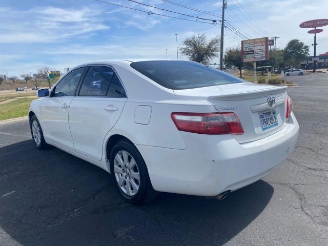 Toyota Camry Vehicle Full-screen Gallery Image 4