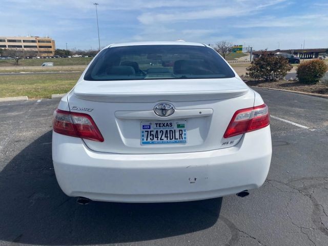 Toyota Camry Vehicle Full-screen Gallery Image 6