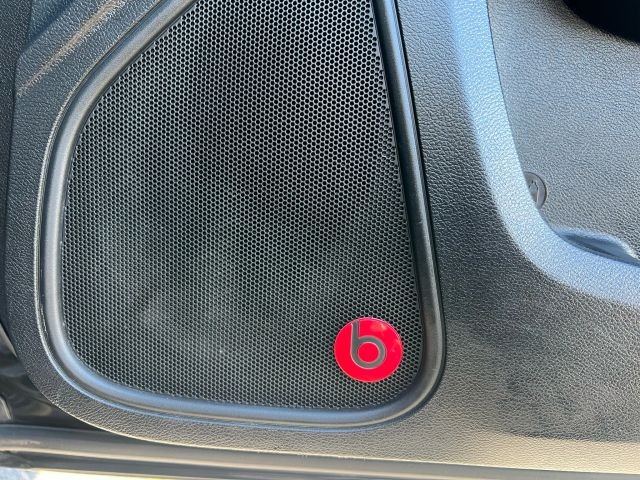 Dodge Charger Vehicle Full-screen Gallery Image 9