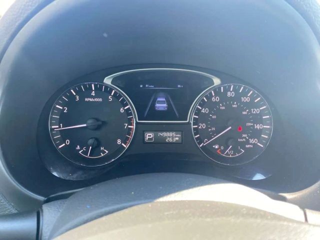 Nissan Altima Vehicle Full-screen Gallery Image 7