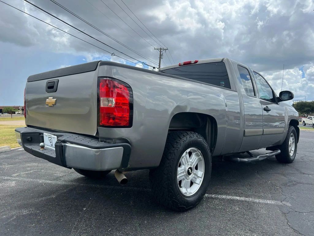 Chevrolet Silverado 1500 Vehicle Full-screen Gallery Image 4