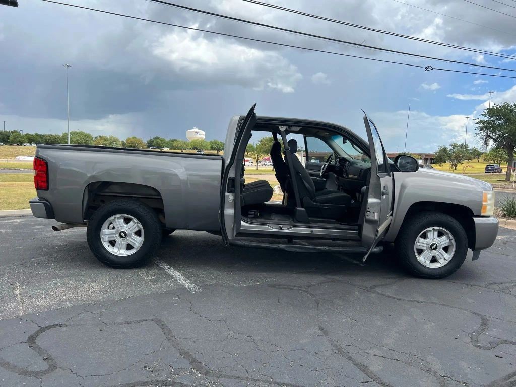 Chevrolet Silverado 1500 Vehicle Full-screen Gallery Image 5