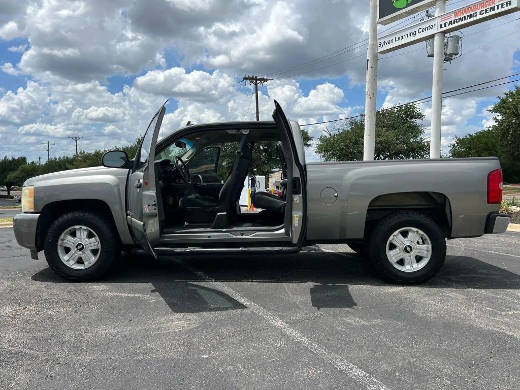Chevrolet Silverado 1500 Vehicle Full-screen Gallery Image 6