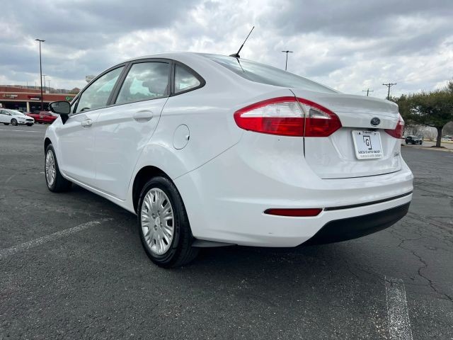 Ford Fiesta Sedan Vehicle Full-screen Gallery Image 3