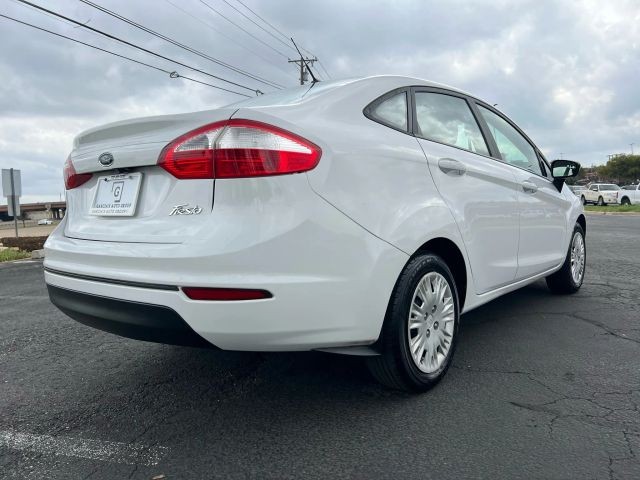 Ford Fiesta Sedan Vehicle Full-screen Gallery Image 4