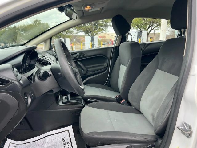 Ford Fiesta Sedan Vehicle Full-screen Gallery Image 5