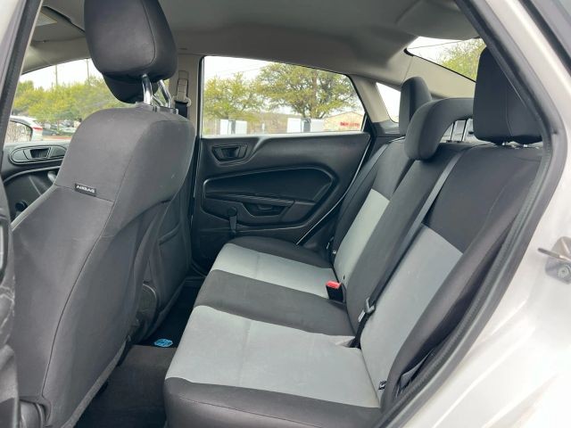 Ford Fiesta Sedan Vehicle Full-screen Gallery Image 6