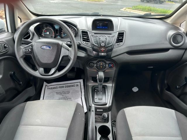 Ford Fiesta Sedan Vehicle Full-screen Gallery Image 7