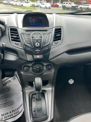 Ford Fiesta Sedan Vehicle Full-screen Gallery Image 9