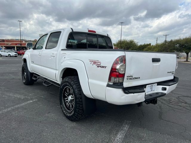 Toyota Tacoma Vehicle Full-screen Gallery Image 4