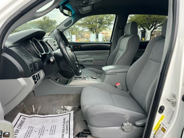 Toyota Tacoma Vehicle Full-screen Gallery Image 5