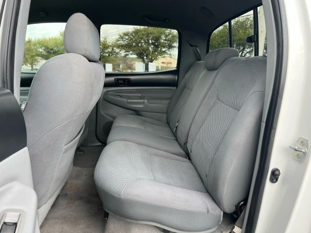 Toyota Tacoma Vehicle Full-screen Gallery Image 7