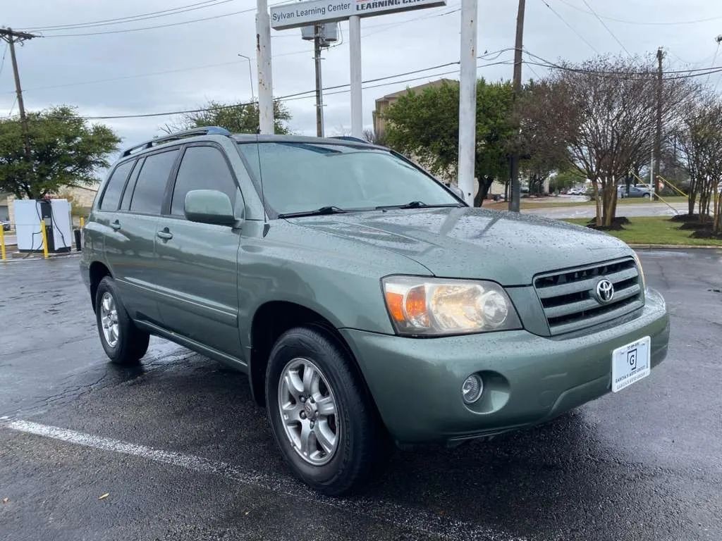 Toyota Highlander Vehicle Full-screen Gallery Image 01