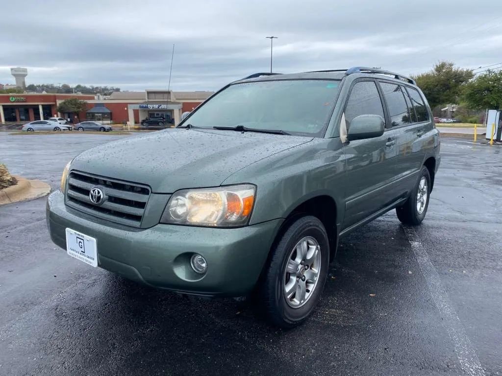 Toyota Highlander Vehicle Full-screen Gallery Image 02