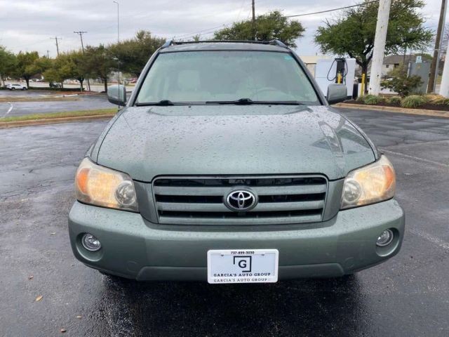 Toyota Highlander Vehicle Full-screen Gallery Image 3