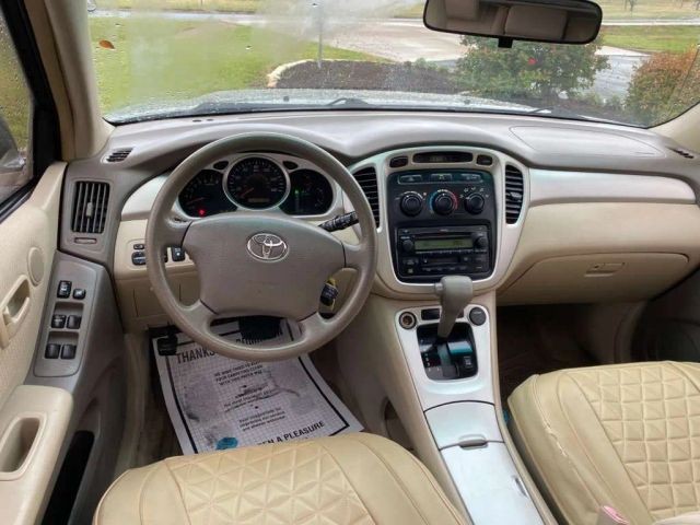 Toyota Highlander Vehicle Full-screen Gallery Image 6