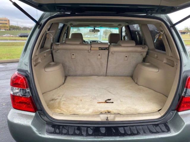 Toyota Highlander Vehicle Full-screen Gallery Image 8