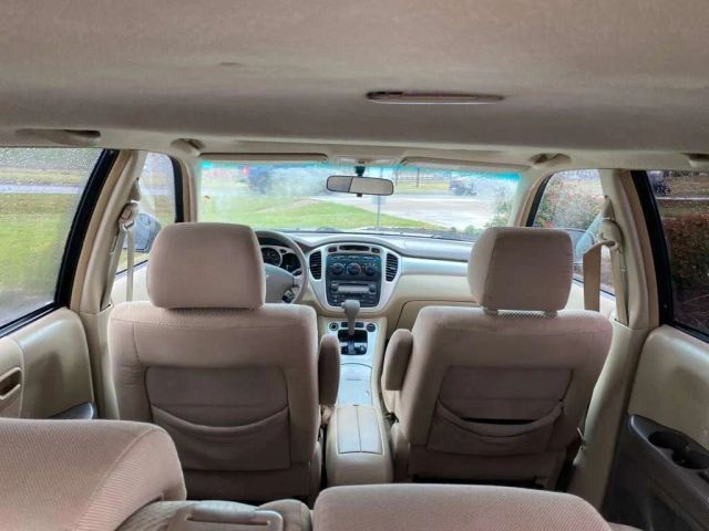 Toyota Highlander Vehicle Full-screen Gallery Image 9