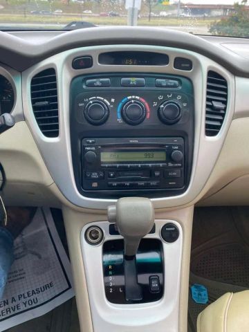 Toyota Highlander Vehicle Full-screen Gallery Image 10