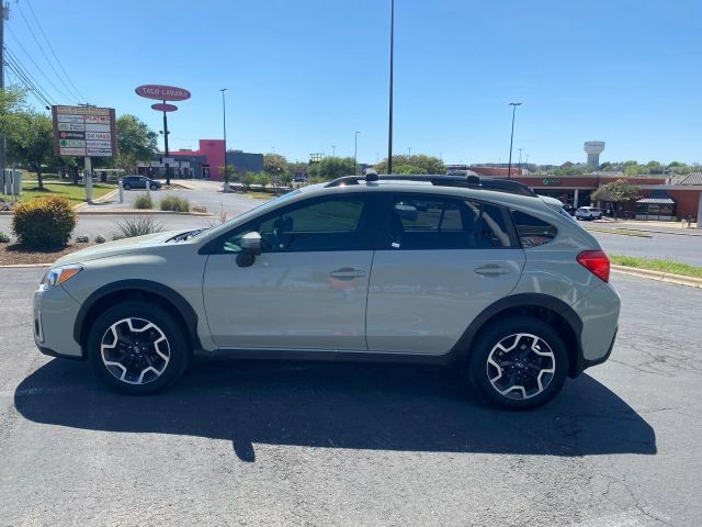 Subaru Crosstrek Vehicle Full-screen Gallery Image 10