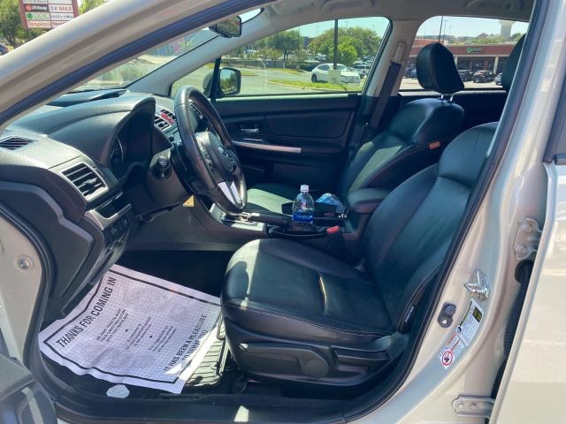 Subaru Crosstrek Vehicle Full-screen Gallery Image 11