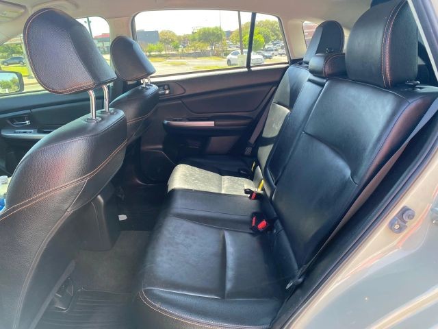 Subaru Crosstrek Vehicle Full-screen Gallery Image 12