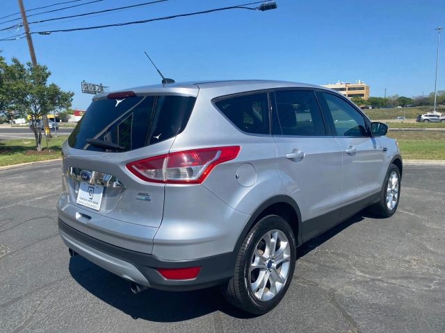 Ford Escape Vehicle Full-screen Gallery Image 4