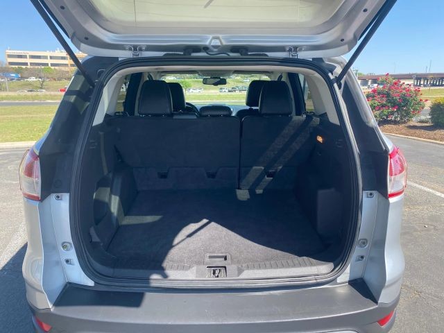 Ford Escape Vehicle Full-screen Gallery Image 6