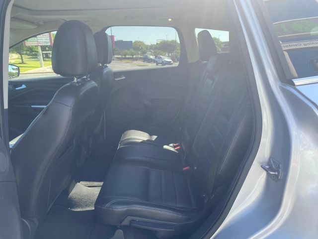 Ford Escape Vehicle Full-screen Gallery Image 7