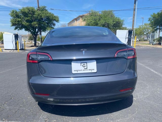 Tesla Model 3 Vehicle Full-screen Gallery Image 5