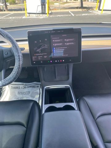 Tesla Model 3 Vehicle Full-screen Gallery Image 9