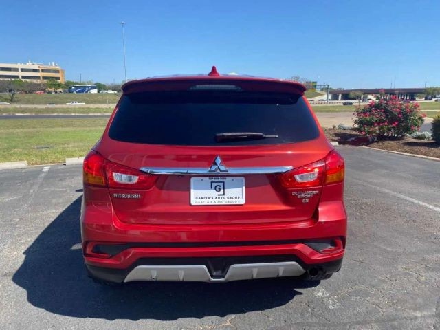 Mitsubishi Outlander Sport Vehicle Full-screen Gallery Image 5