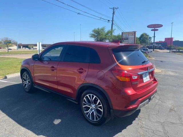 Mitsubishi Outlander Sport Vehicle Full-screen Gallery Image 6