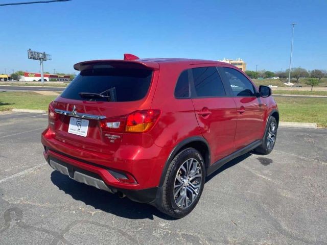 Mitsubishi Outlander Sport Vehicle Full-screen Gallery Image 7