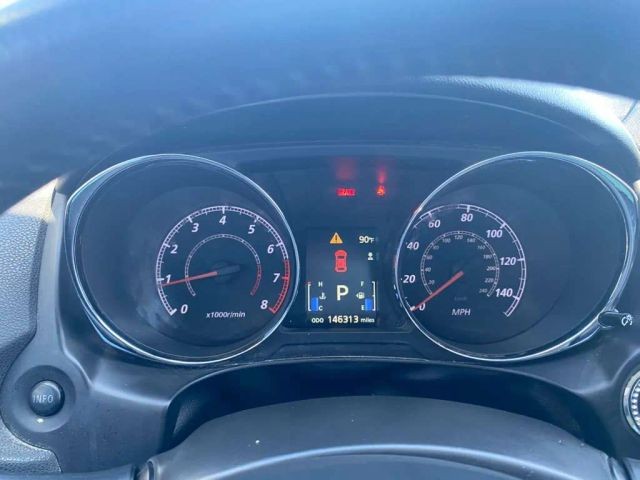 Mitsubishi Outlander Sport Vehicle Full-screen Gallery Image 11