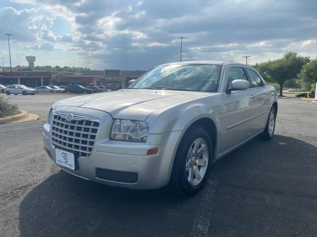 Chrysler 300 Vehicle Full-screen Gallery Image 2