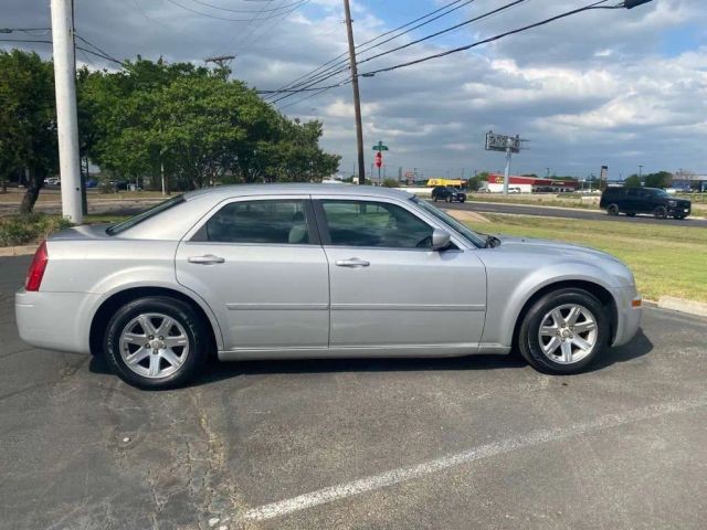 Chrysler 300 Vehicle Full-screen Gallery Image 7