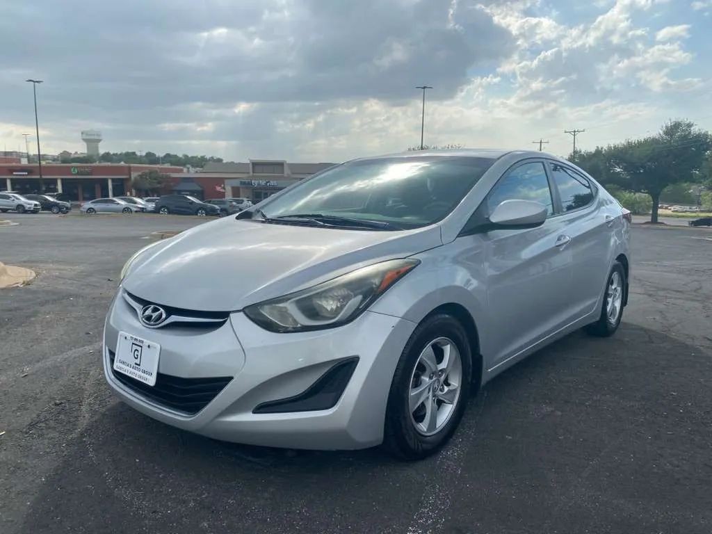 Hyundai Elantra Vehicle Full-screen Gallery Image 02
