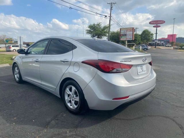 Hyundai Elantra Vehicle Full-screen Gallery Image 4