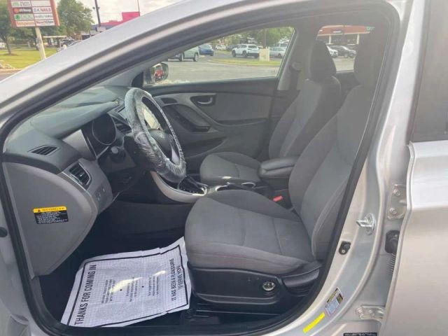 Hyundai Elantra Vehicle Full-screen Gallery Image 8