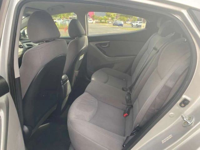 Hyundai Elantra Vehicle Full-screen Gallery Image 9