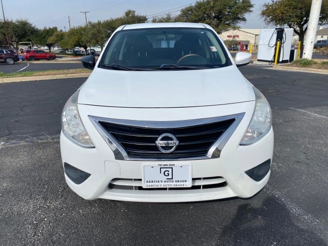 Nissan Versa Vehicle Full-screen Gallery Image 5