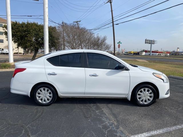 Nissan Versa Vehicle Full-screen Gallery Image 6