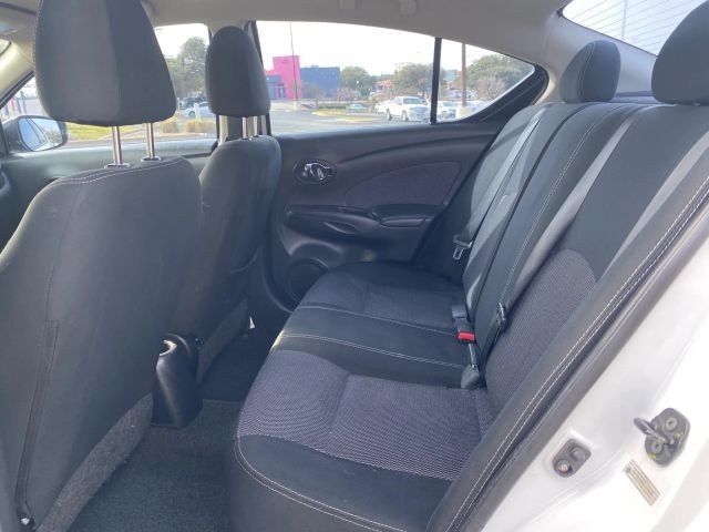 Nissan Versa Vehicle Full-screen Gallery Image 9