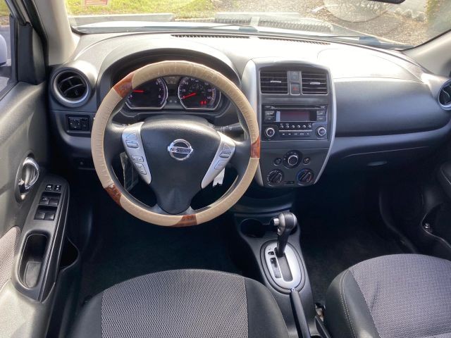Nissan Versa Vehicle Full-screen Gallery Image 10