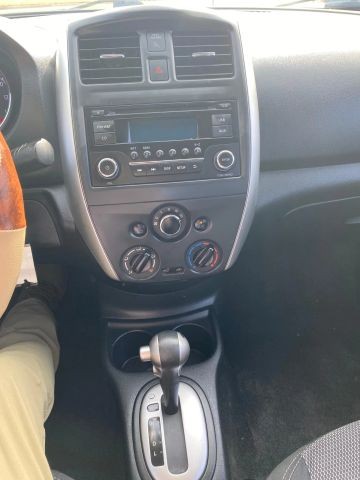 Nissan Versa Vehicle Full-screen Gallery Image 11