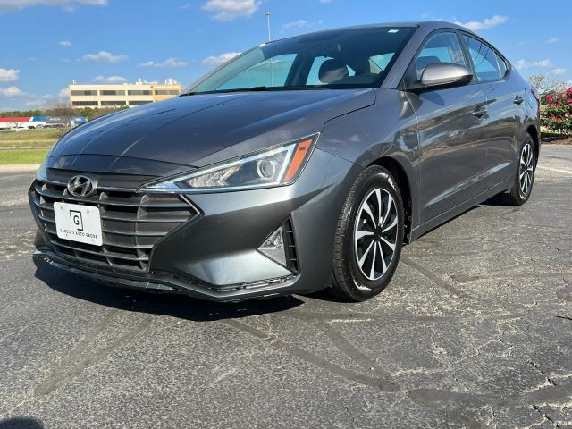 Hyundai Elantra Vehicle Full-screen Gallery Image 2