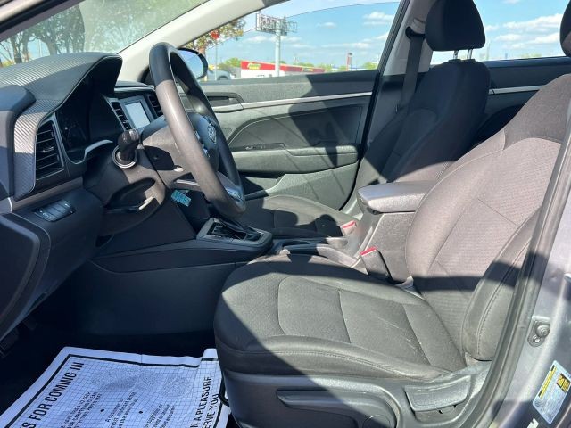 Hyundai Elantra Vehicle Full-screen Gallery Image 5