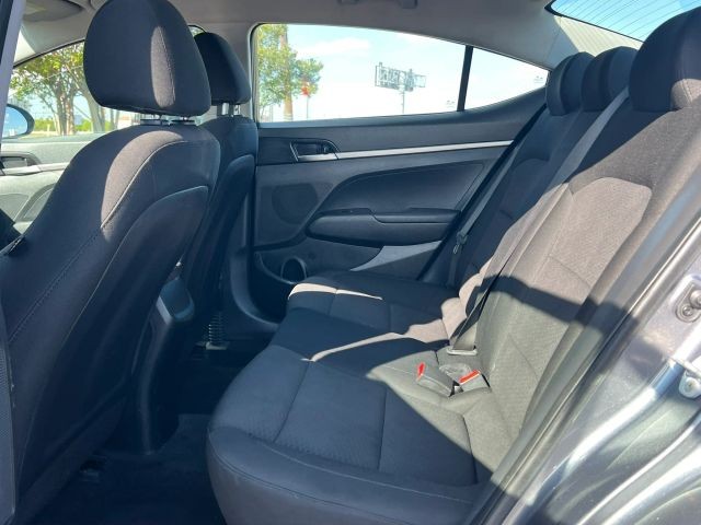 Hyundai Elantra Vehicle Full-screen Gallery Image 6